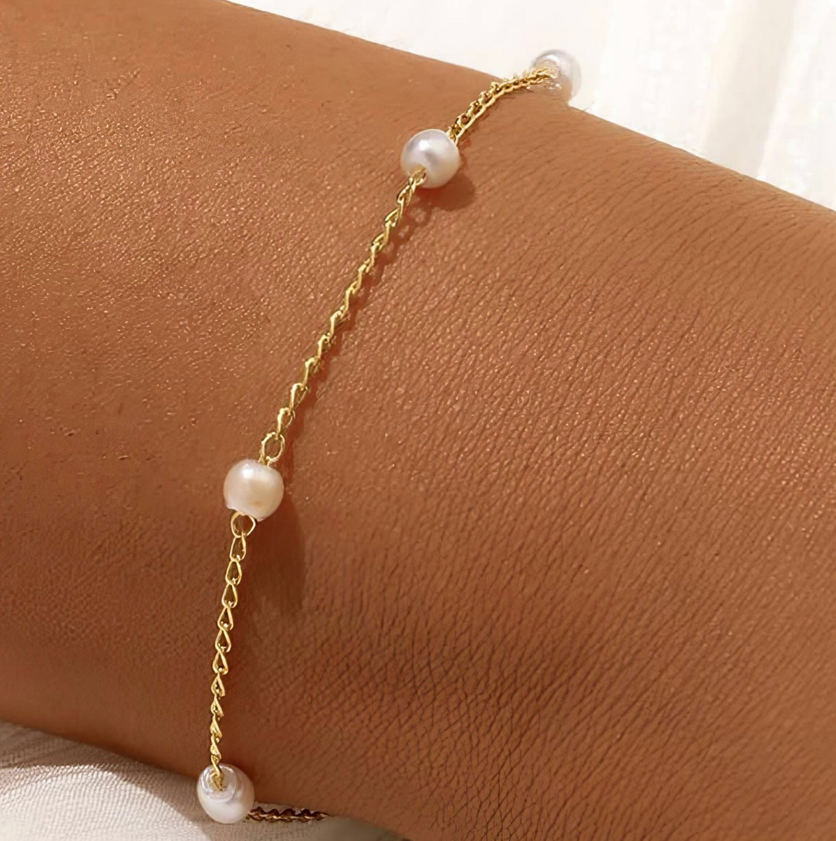 Minimal Pearl Chain Bracelet